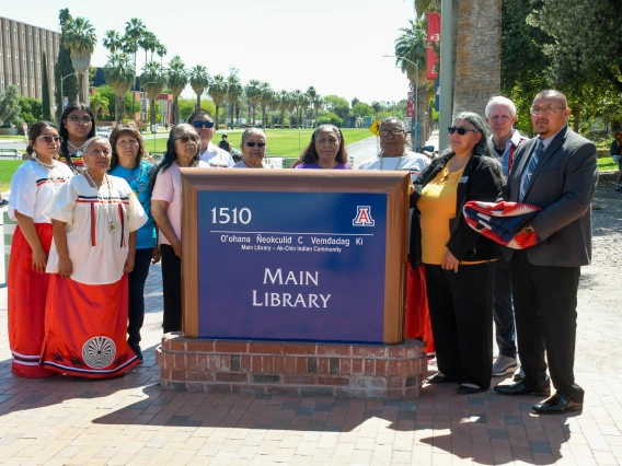 Ak-Chin Indian Community Members and President Robbins